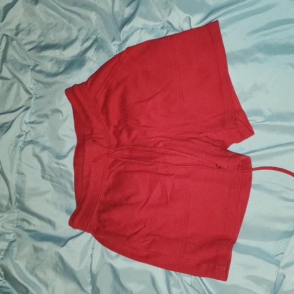 🎆 Red shorts - Picture 1 of 2